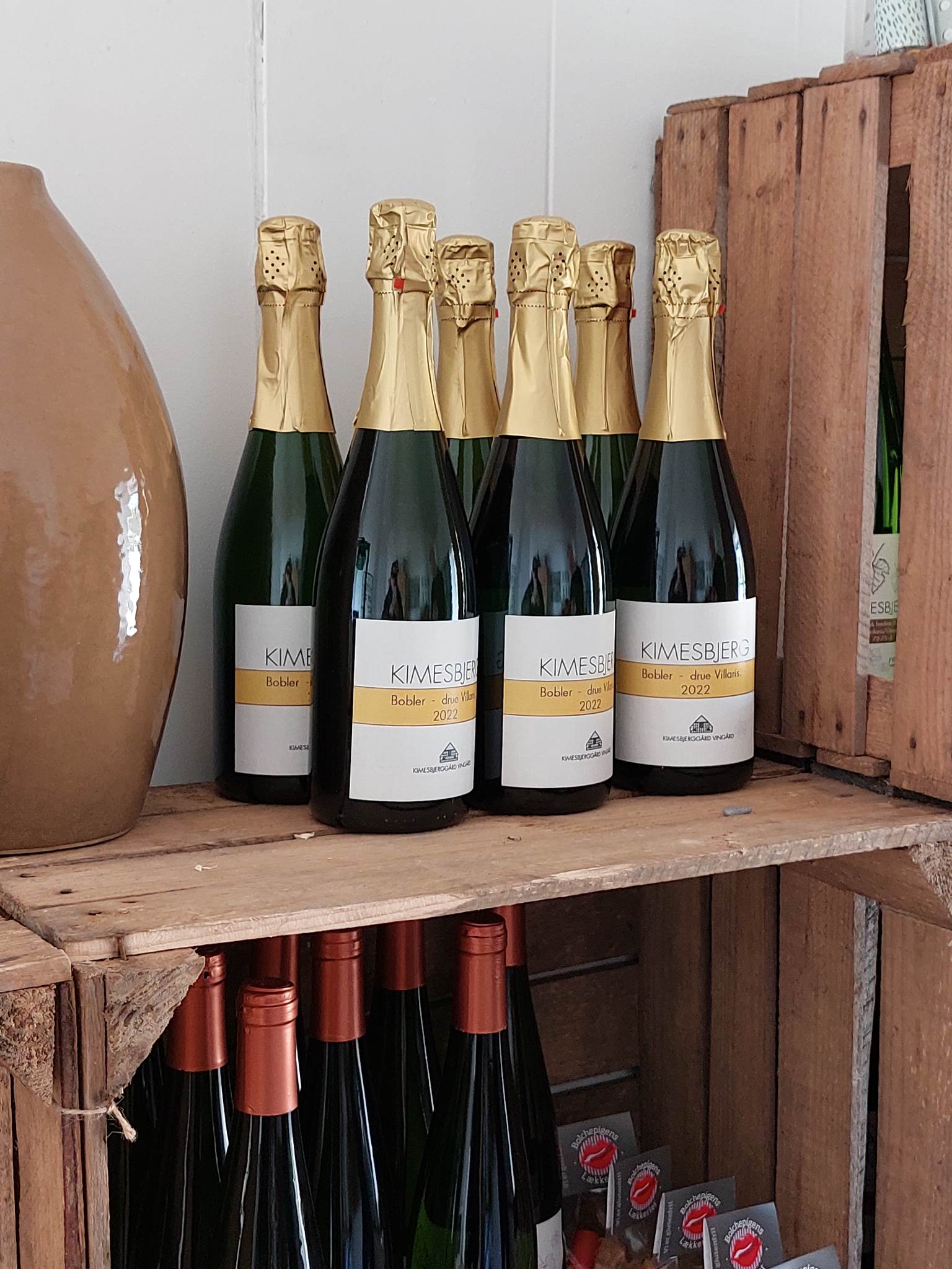 Danske bobler, køb champagne / mousserende vin i gårdbutikken hos Kimesbjerggaard Vingård på Fyn