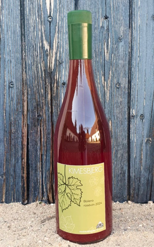 Hvidvin på Kimesbjerggaard vingård. Dansk vin på Fyn